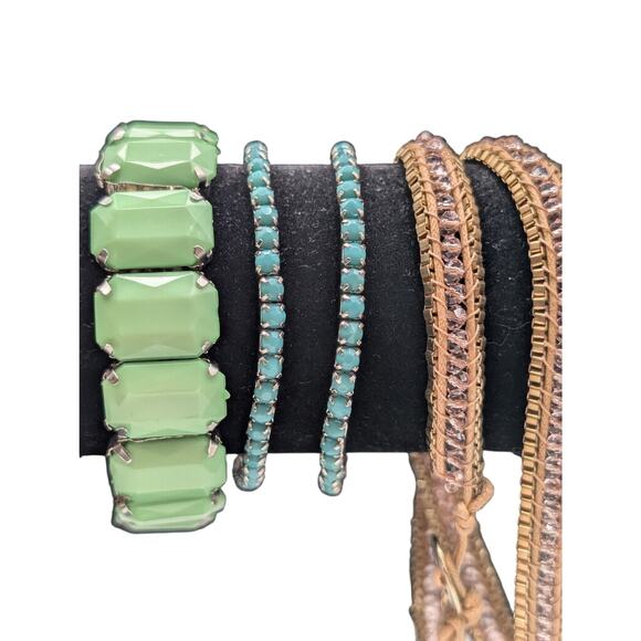 Lot of Nine Mint Coral Bracelets - Picture 6 of 8